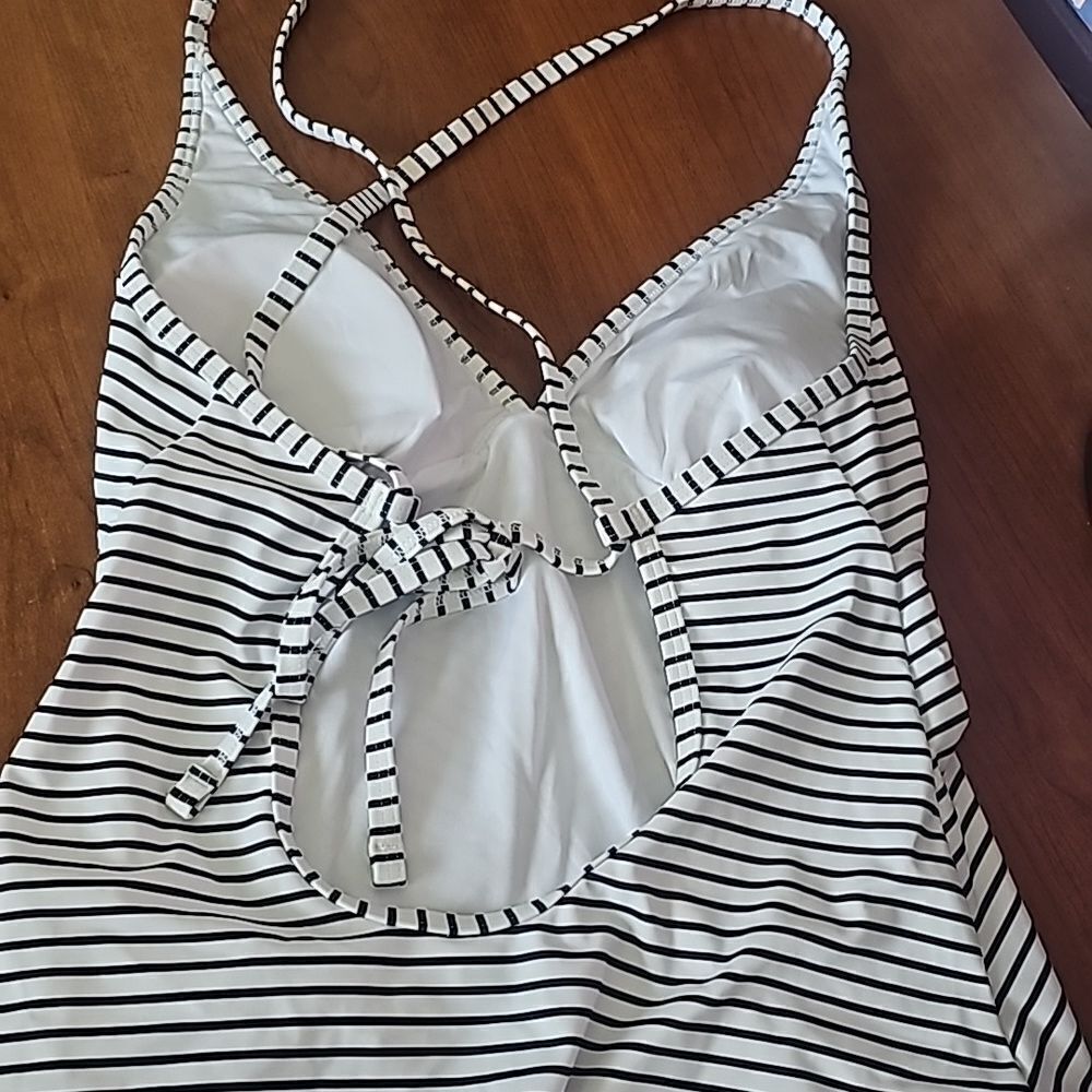 Cupshe stripped V neck one piece swimsuit size medium - Picture 6 of 6